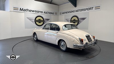 Lot 57 - 1968 DAIMLER V8 250