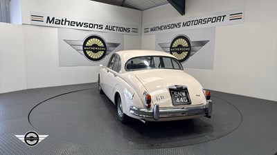 Lot 57 - 1968 DAIMLER V8 250