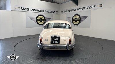 Lot 57 - 1968 DAIMLER V8 250