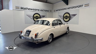 Lot 57 - 1968 DAIMLER V8 250