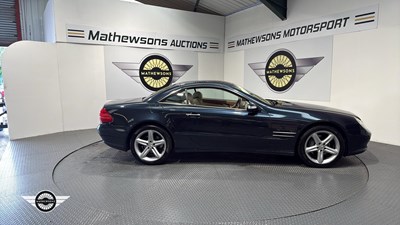 Lot 718 - 2004 MERCEDES SL 350 AUTO