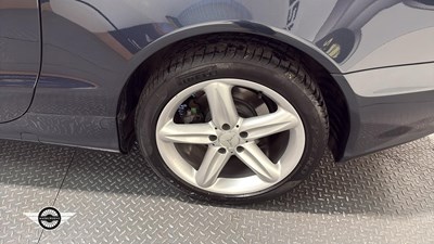 Lot 718 - 2004 MERCEDES SL 350 AUTO
