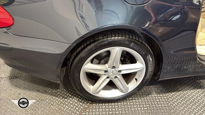 Lot 718 - 2004 MERCEDES SL 350 AUTO