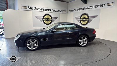 Lot 718 - 2004 MERCEDES SL 350 AUTO
