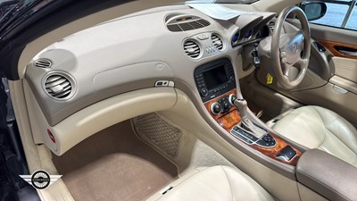 Lot 718 - 2004 MERCEDES SL 350 AUTO