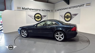 Lot 718 - 2004 MERCEDES SL 350 AUTO