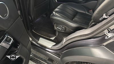 Lot 329 - 2013 LAND ROVER RANGE ROVER VOGUE SE SDV8 4.4
