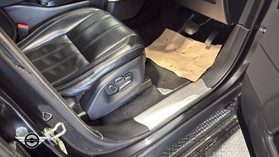 Lot 329 - 2013 LAND ROVER RANGE ROVER VOGUE SE SDV8 4.4
