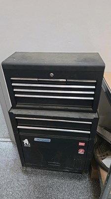 Lot 859 - STACKING TOOL BOX AND TOOLS