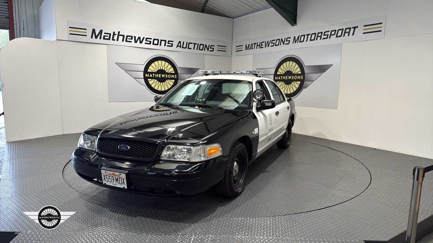 Lot 900 - 2001 FORD CROWN VICTORIA AUTO