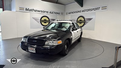 Lot 900 - 2001 FORD CROWN VICTORIA AUTO