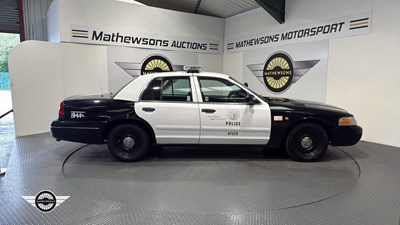 Lot 900 - 2001 FORD CROWN VICTORIA AUTO