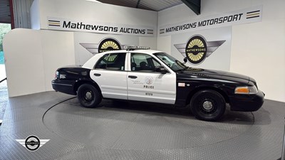 Lot 900 - 2001 FORD CROWN VICTORIA AUTO