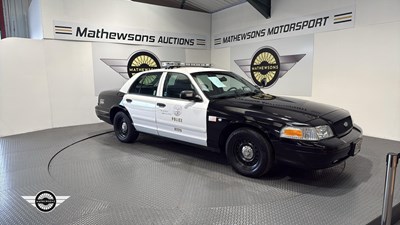 Lot 900 - 2001 FORD CROWN VICTORIA AUTO