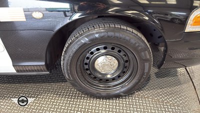 Lot 900 - 2001 FORD CROWN VICTORIA AUTO