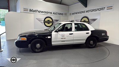 Lot 900 - 2001 FORD CROWN VICTORIA AUTO