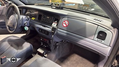 Lot 900 - 2001 FORD CROWN VICTORIA AUTO