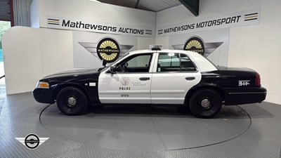 Lot 900 - 2001 FORD CROWN VICTORIA AUTO