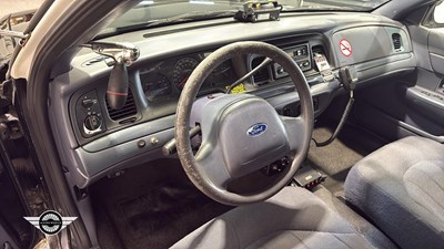 Lot 900 - 2001 FORD CROWN VICTORIA AUTO