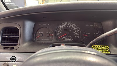 Lot 900 - 2001 FORD CROWN VICTORIA AUTO