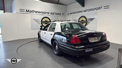 Lot 900 - 2001 FORD CROWN VICTORIA AUTO