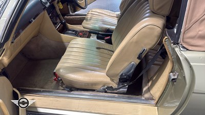 Lot 26 - 1982 MERCEDES 380 SL AUTO