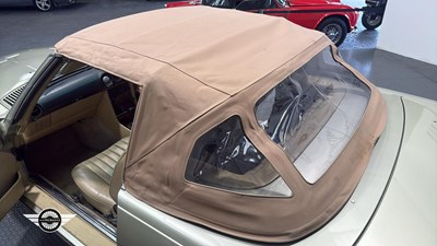 Lot 26 - 1982 MERCEDES 380 SL AUTO