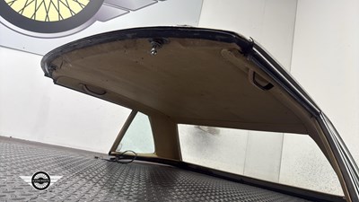 Lot 26 - 1982 MERCEDES 380 SL AUTO