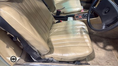 Lot 26 - 1982 MERCEDES 380 SL AUTO