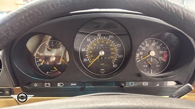 Lot 26 - 1982 MERCEDES 380 SL AUTO