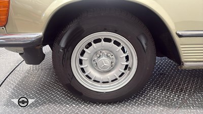 Lot 26 - 1982 MERCEDES 380 SL AUTO