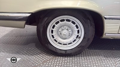 Lot 26 - 1982 MERCEDES 380 SL AUTO