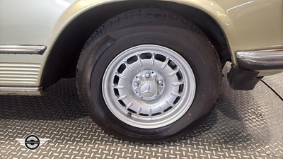 Lot 26 - 1982 MERCEDES 380 SL AUTO