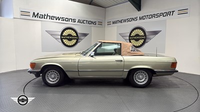 Lot 26 - 1982 MERCEDES 380 SL AUTO