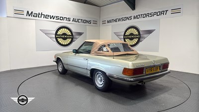 Lot 26 - 1982 MERCEDES 380 SL AUTO