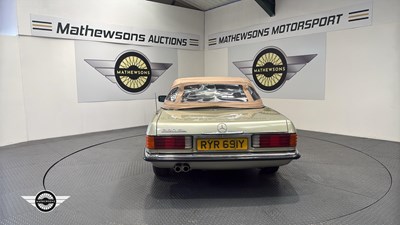 Lot 26 - 1982 MERCEDES 380 SL AUTO