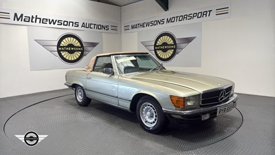 Lot 26 - 1982 MERCEDES 380 SL AUTO
