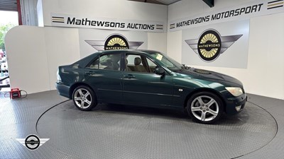 Lot 8 - 2000 LEXUS IS200 SE