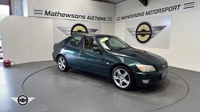 Lot 8 - 2000 LEXUS IS200 SE