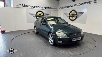 Lot 8 - 2000 LEXUS IS200 SE
