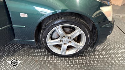 Lot 8 - 2000 LEXUS IS200 SE