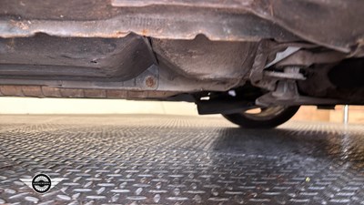 Lot 8 - 2000 LEXUS IS200 SE