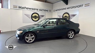 Lot 8 - 2000 LEXUS IS200 SE