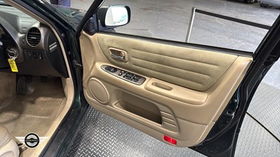 Lot 8 - 2000 LEXUS IS200 SE