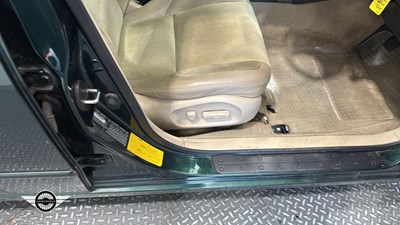 Lot 8 - 2000 LEXUS IS200 SE