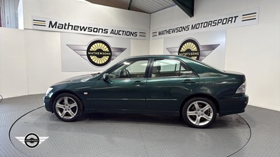 Lot 8 - 2000 LEXUS IS200 SE