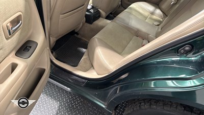 Lot 8 - 2000 LEXUS IS200 SE