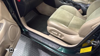 Lot 8 - 2000 LEXUS IS200 SE