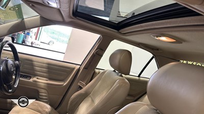 Lot 8 - 2000 LEXUS IS200 SE