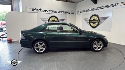 Lot 8 - 2000 LEXUS IS200 SE